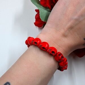 Gorgeous Genuine Howlite Skull Carved Stone Beaded Stretchy Bracelet